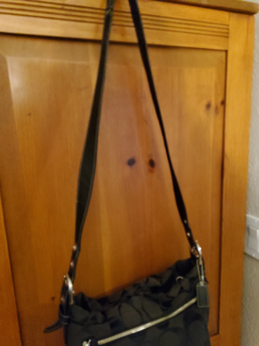 Coach Black Signature C Carly Shoulder Bag HOBO F15067 VGUC ~ EUC 1 Flaw - Picture 13 of 15